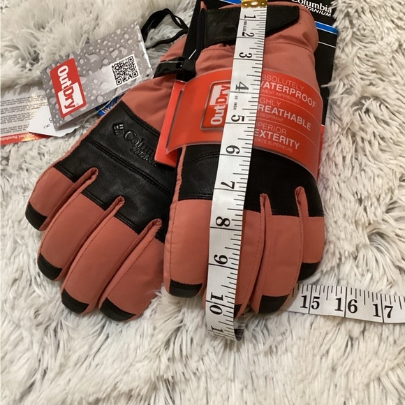 Columbia Titanium Peak Pursuit Winter glove Woman’s size medium NWT - Picture 12 of 13